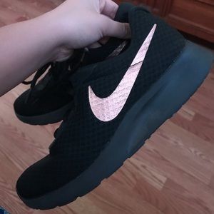 Nike - Tanjun - Black with Rose Gold Running Shoes